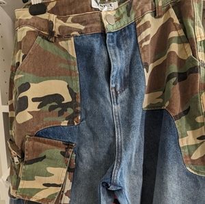 Cropped camouflage jeans -new never worn